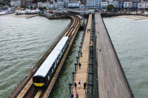 SWR-train-running-on-Ryde-Pier_July_2023-300x200.png